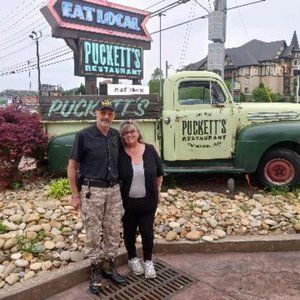 Meet your Posher, Sandy